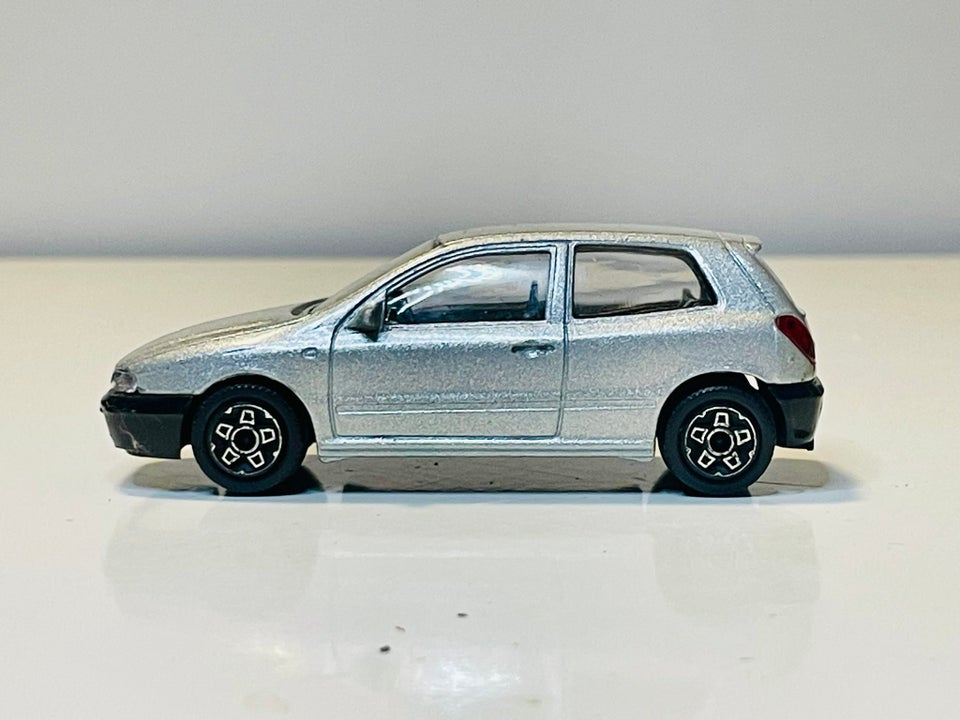 Modelbil, Bburago Fiat Bravo,