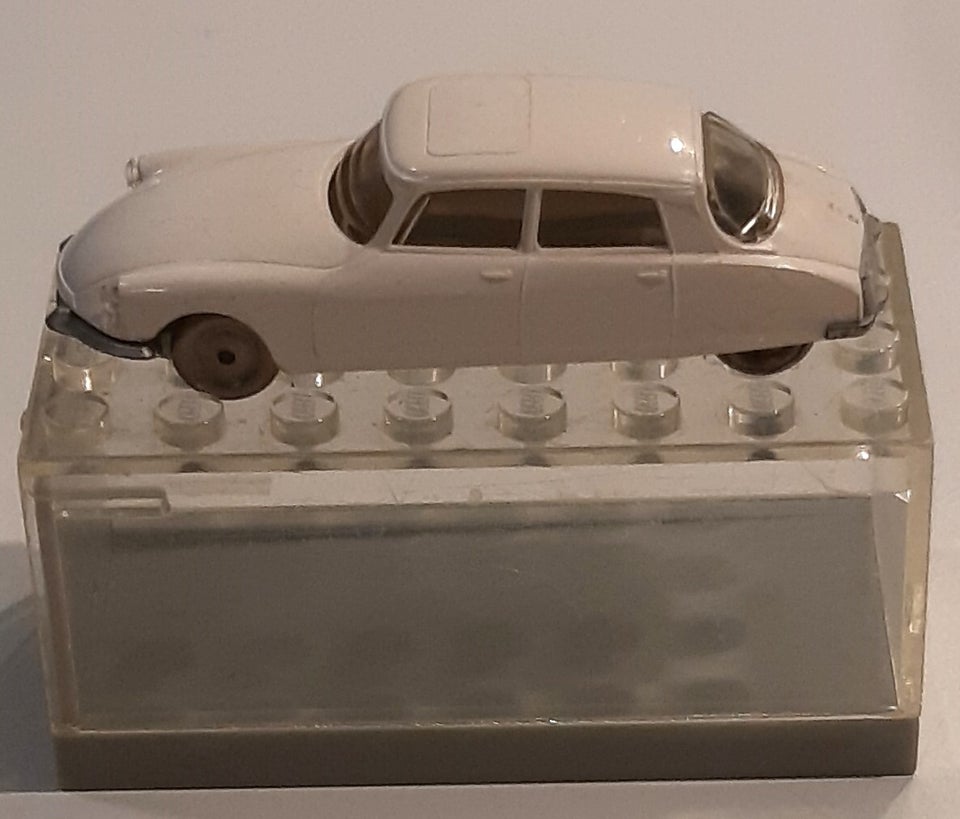 Modelbil, LEGO CITROEN DS 19, skala