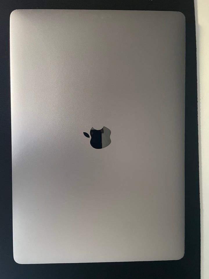 MacBook Pro 15 inch 2018 22 GHz