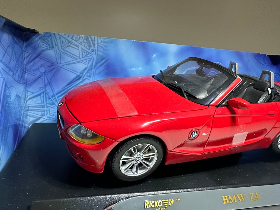 Modelbil, Ricko BMW Z4, skala 1/18