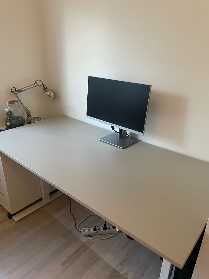 Skrivebord, IKEA TROTTEN, b: 160 d: