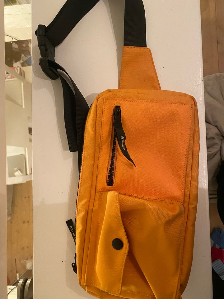 Crossbody Mads Nørgaard