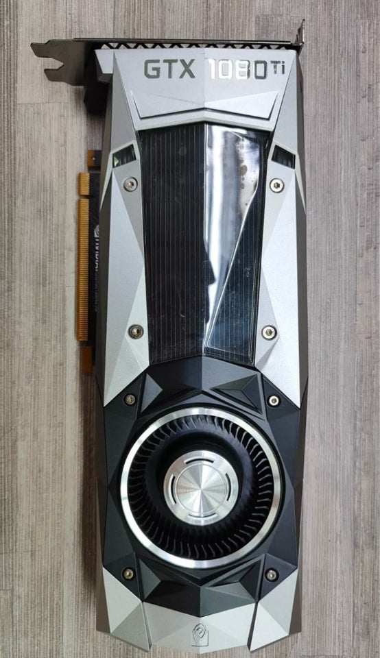 1080ti NVIDIA, 11 GB RAM, God