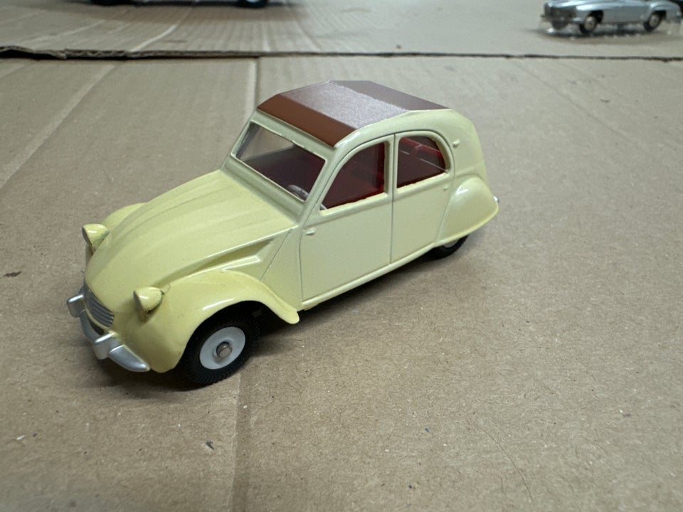 Modelbil, Citroën 2cv 1/43, skala