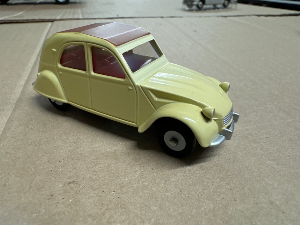 Modelbil, Citroën 2cv 1/43, skala