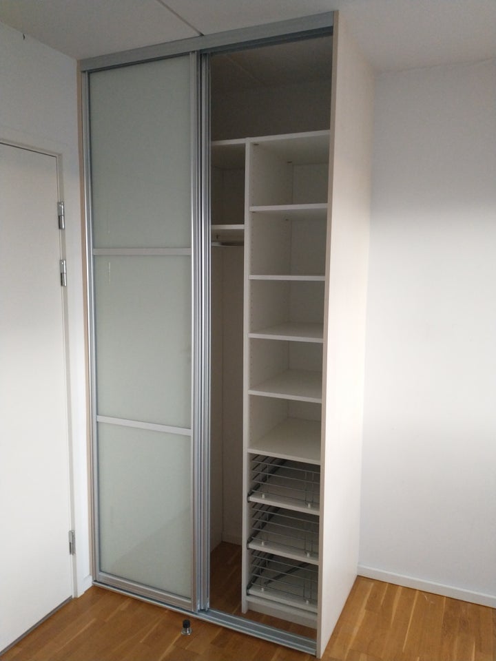 Klædeskabe eller walk-in closet