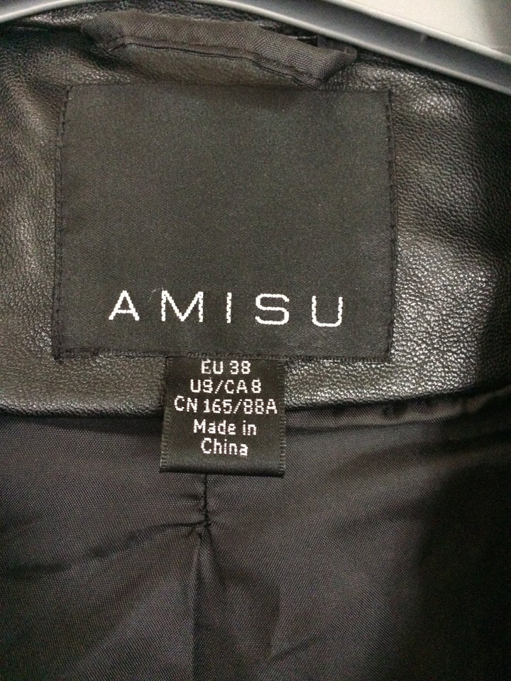 Vest, Amisu, str. 38