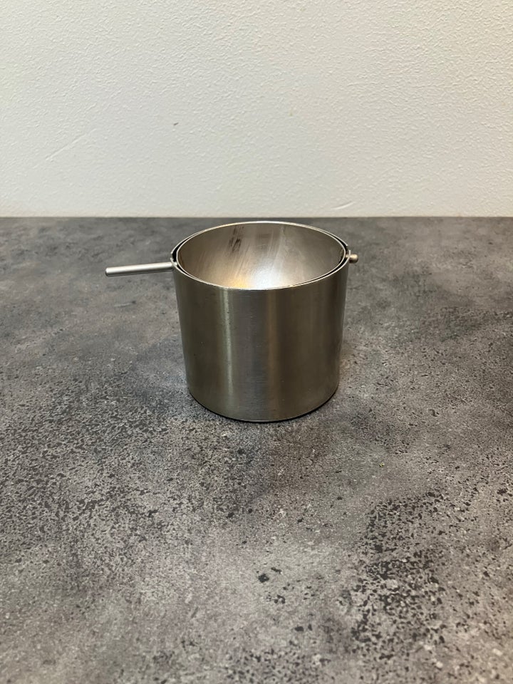 Rustfrit stål, Askebæger, Stelton