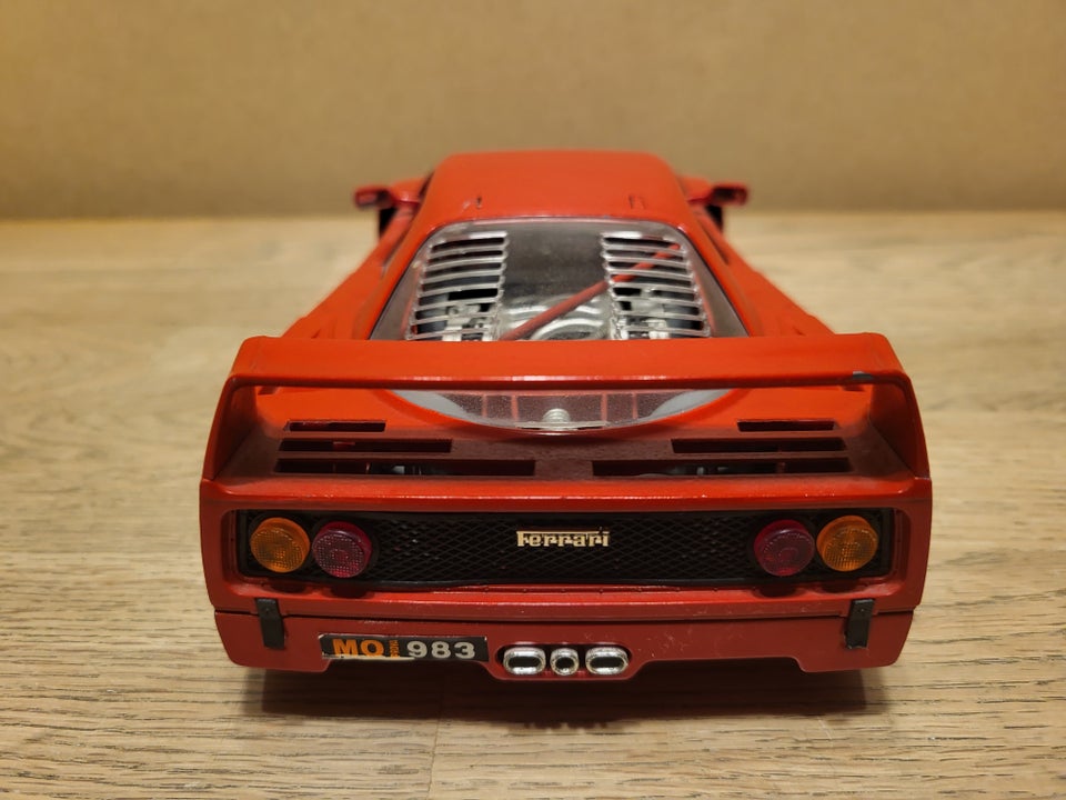 Modelbil, Ferrari F40, skala 1/18