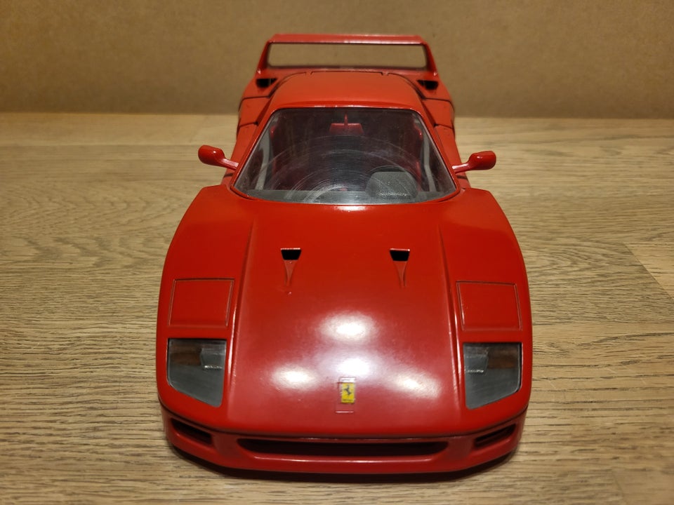 Modelbil, Ferrari F40, skala 1/18