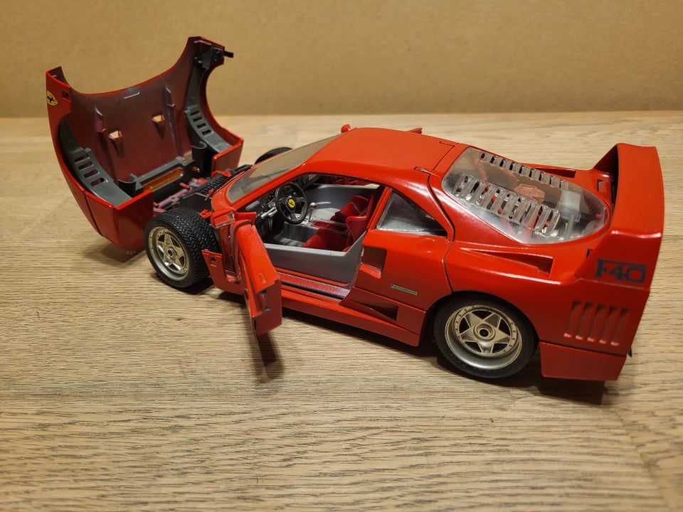 Modelbil, Ferrari F40, skala 1/18