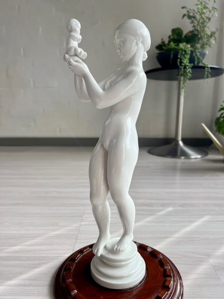 Venus med æblet porcelænsfigur