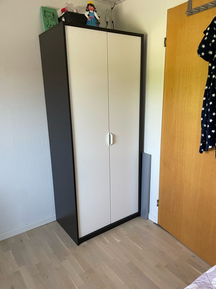 Klædeskab Ikea b: 80 d: 52 h: 189