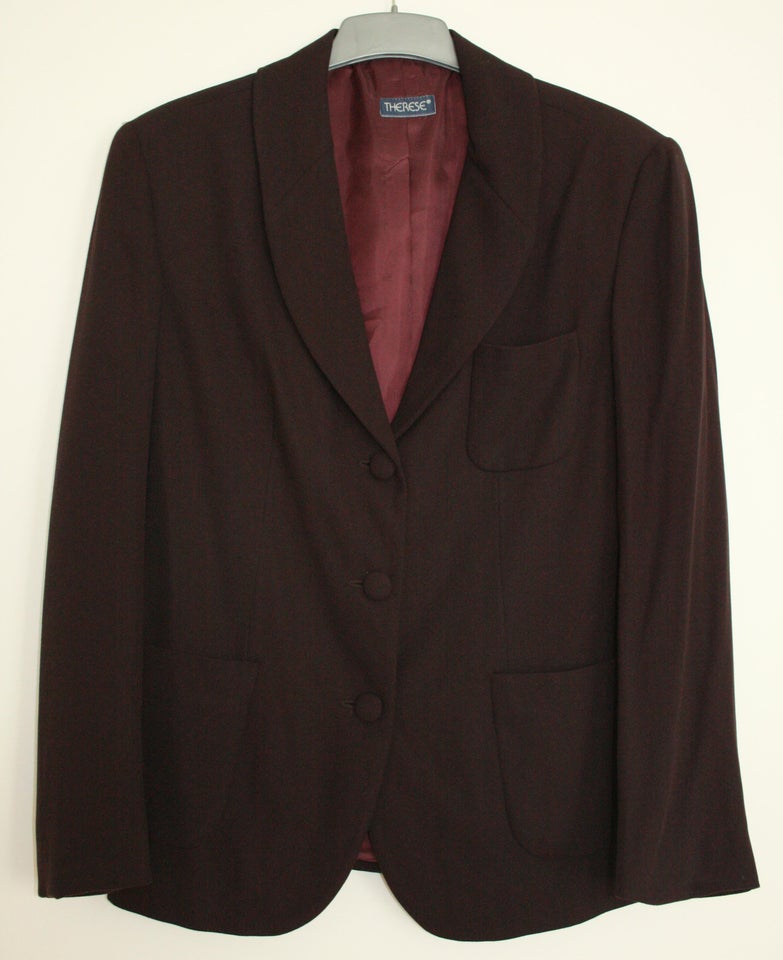 Blazer, str. 42, Therese