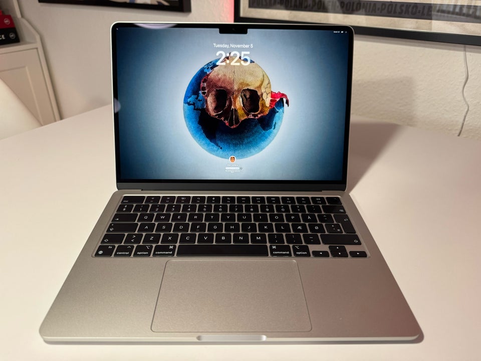 MacBook Air, M3, 8 GB ram