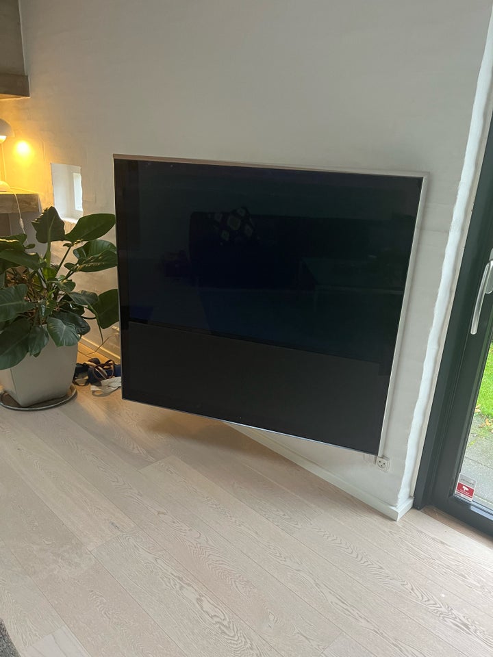 Bang  Olufsen, BeoVision 10, 46