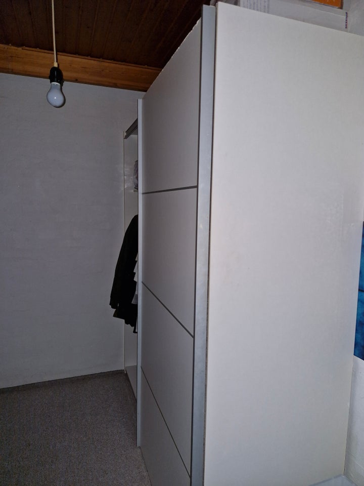 Garderobe skab, Ukendt