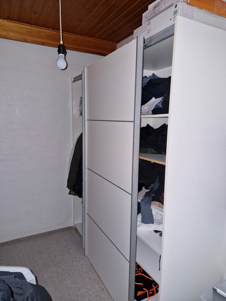 Garderobe skab, Ukendt