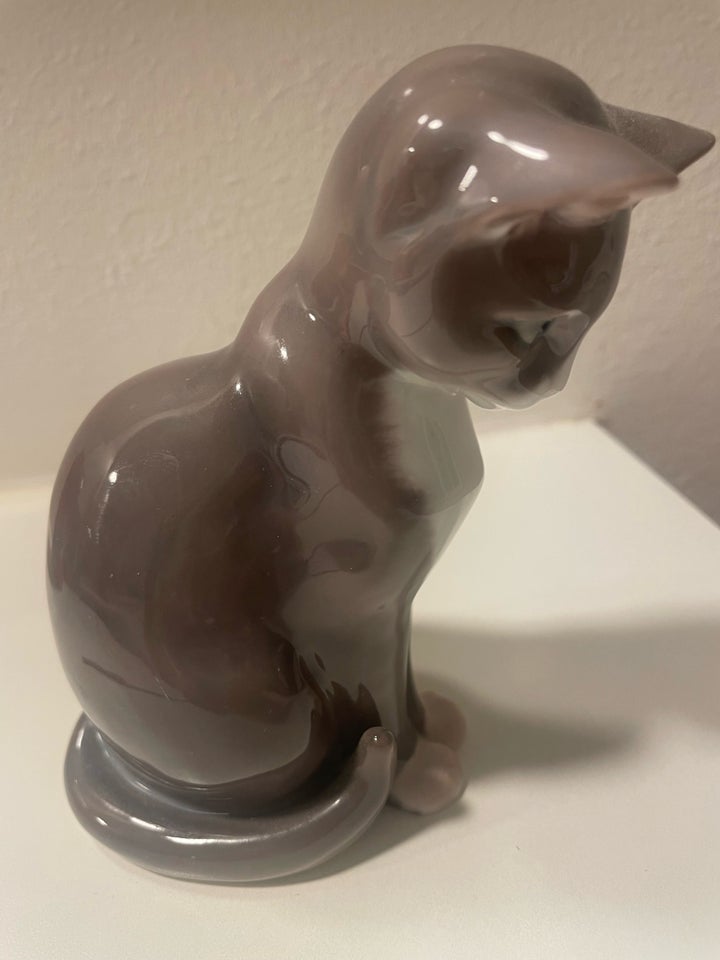 Porcelænsfigur Siddende kat, Bing