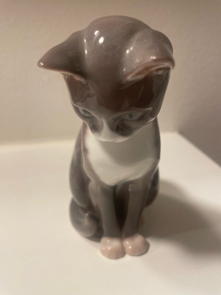 Porcelænsfigur Siddende kat, Bing