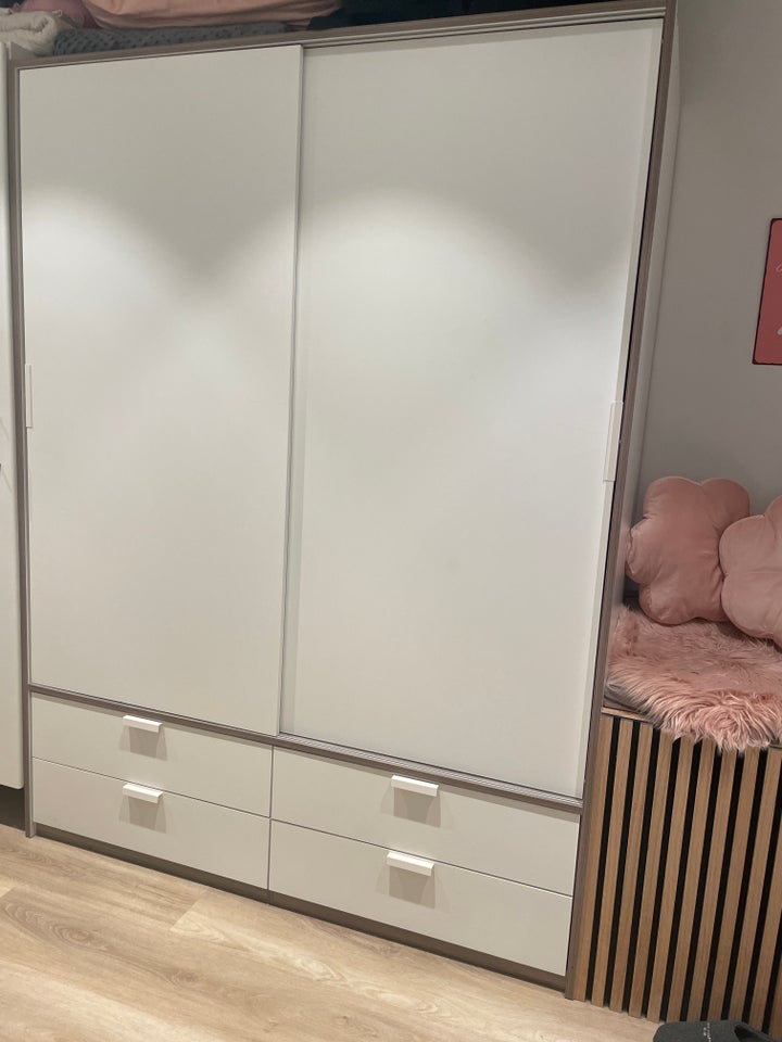 Klædeskab, Ikea, b: 154 d: 60 h: 205