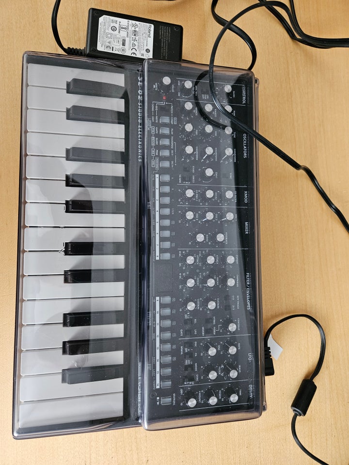 Synthesizer, Roland SE-02