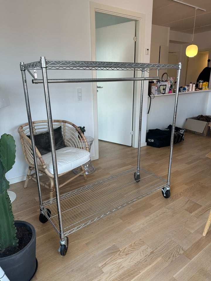 Tøjstativ/garderobe stativ  TUBO