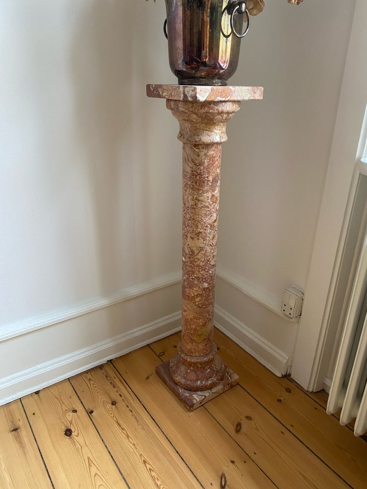 Marmorpedestal/søjle  Marmor