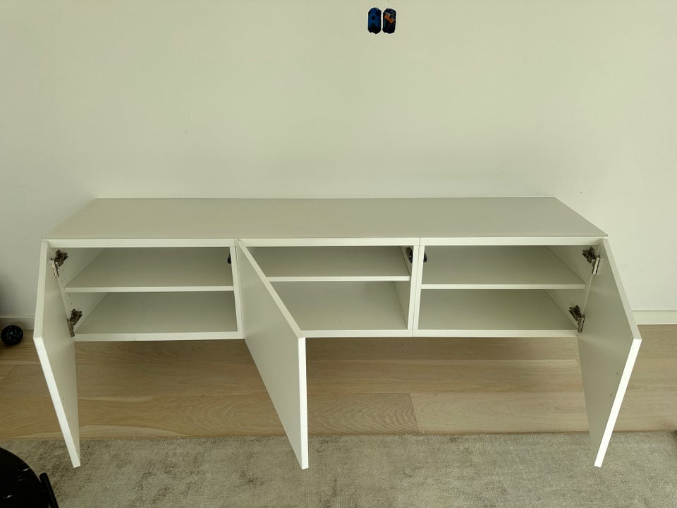 Vægreol, Ikea bestå, b: 180 d: 42 h: