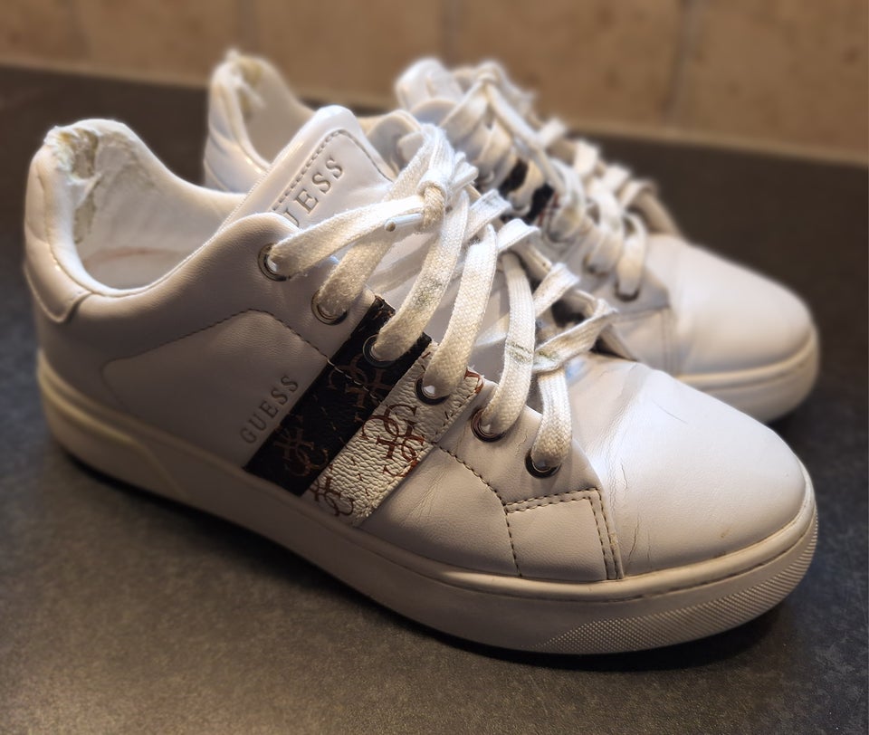 Sneakers, str. 39, Guess