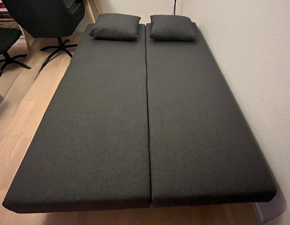 Sovesofa, IKEA, b: 135 l: 191 h: 42