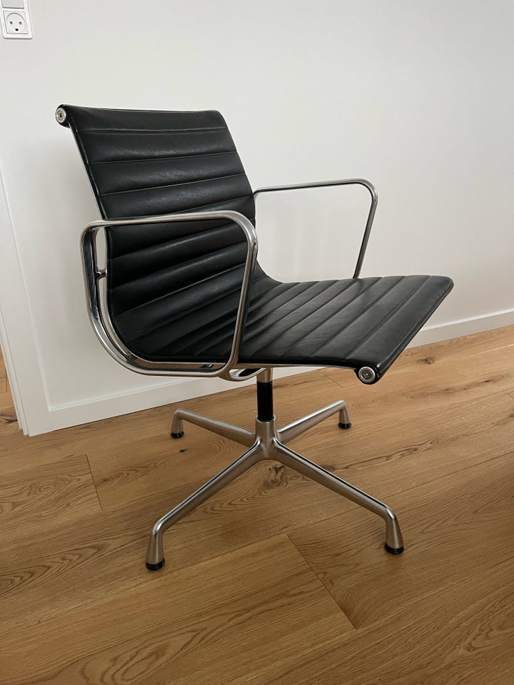 Eames EA 108