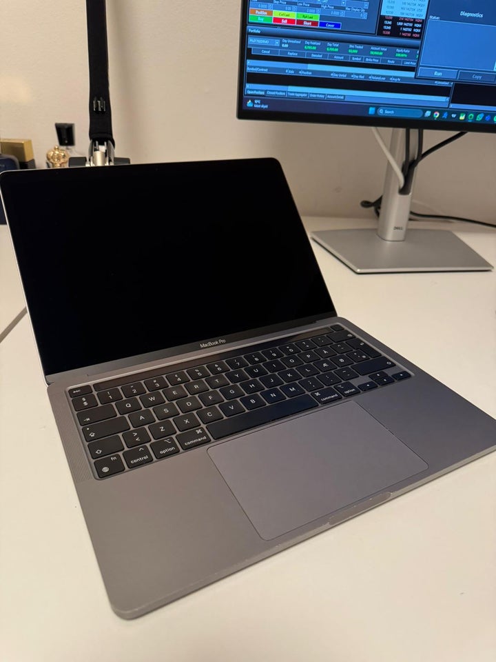 MacBook Pro, M1, M1 GHz