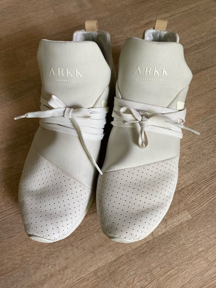 Sneakers Arkk str 46