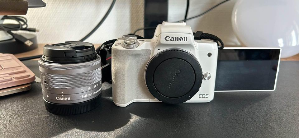 NEW Canon EOS M50 Mark II M...