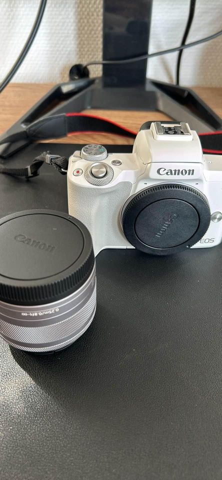 NEW Canon EOS M50 Mark II M...