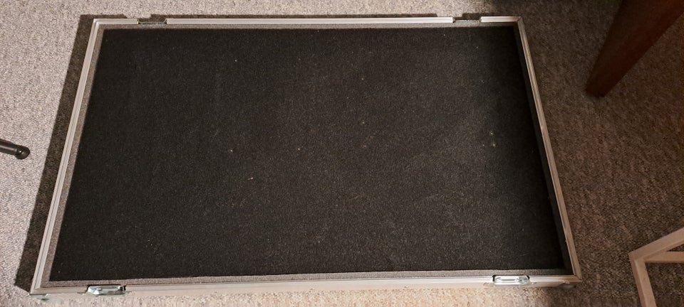 Thon effect pedal case, Thon Medium