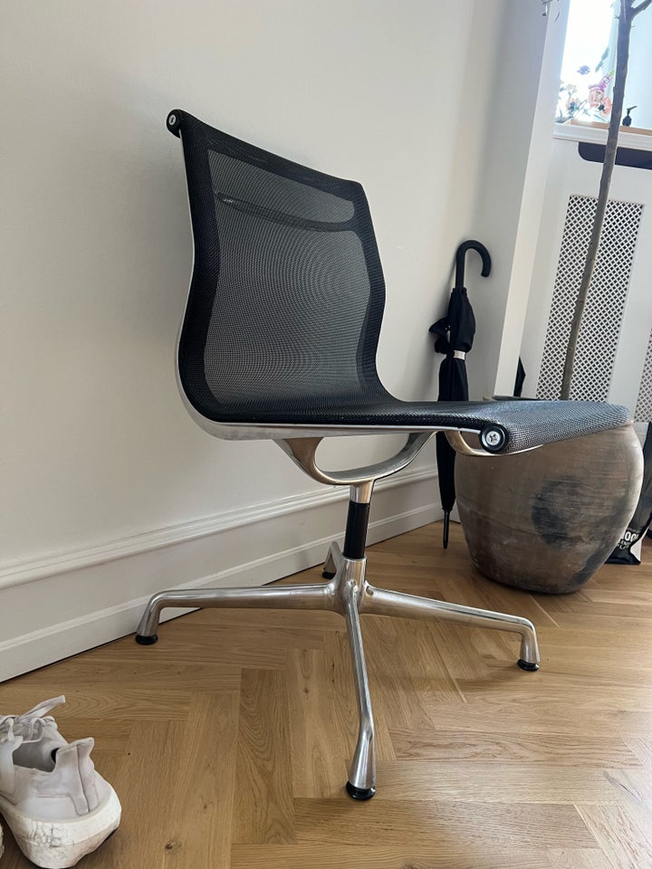 Eames EA 101 Spisebordstol /