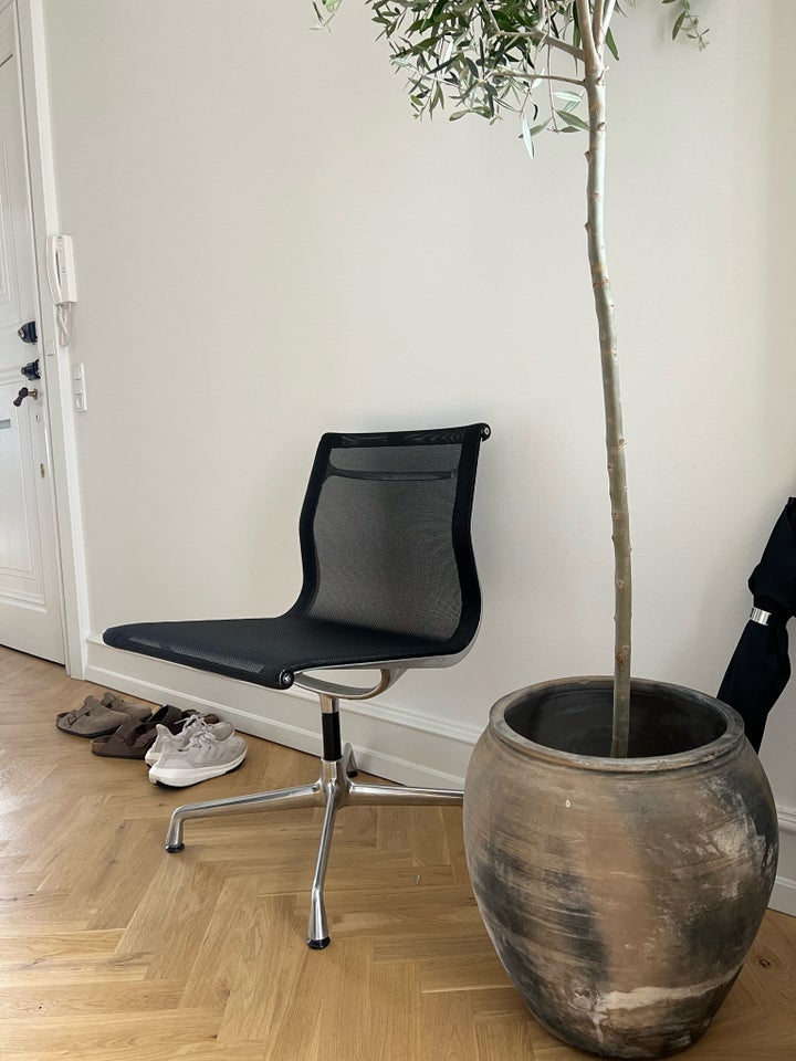 Eames EA 101 Spisebordstol /