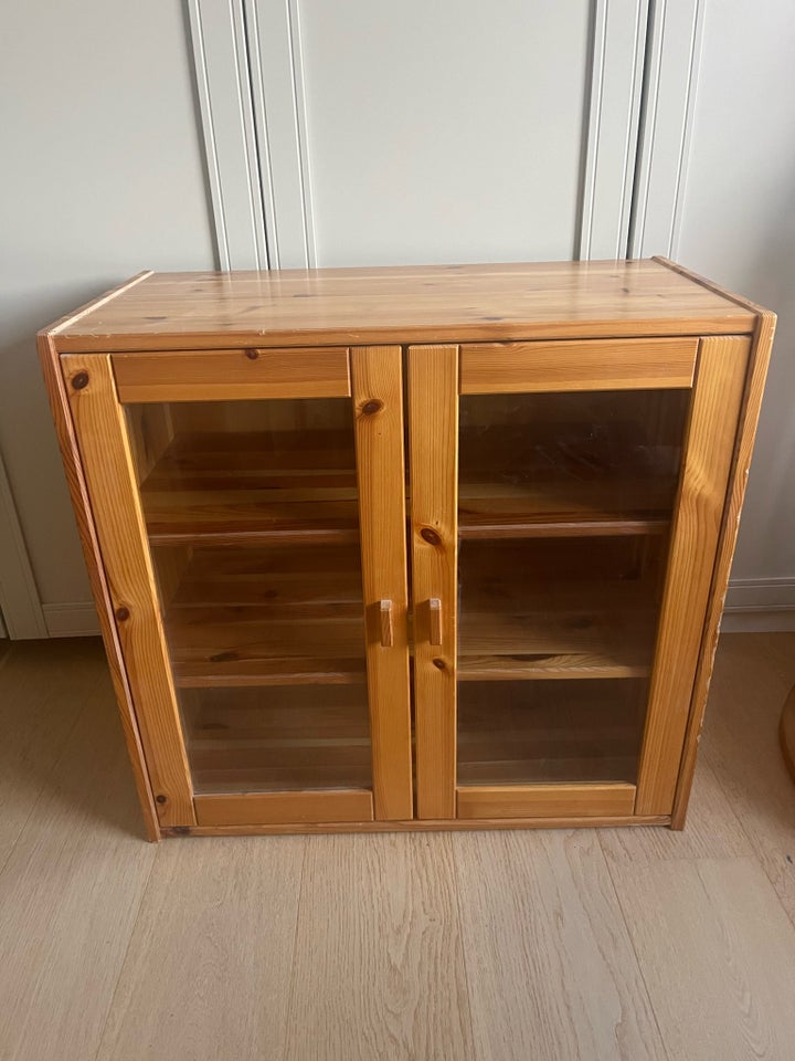 Hængevitrine, b: 70 d: 37 h: 66