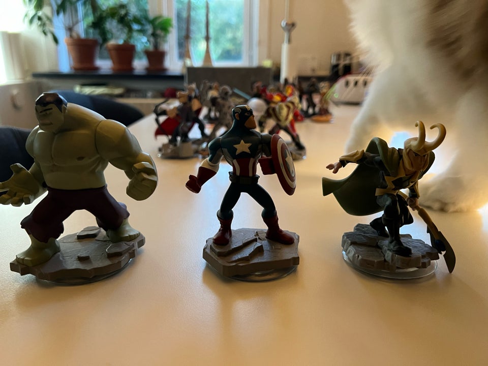 Andet, Universal, Marvel