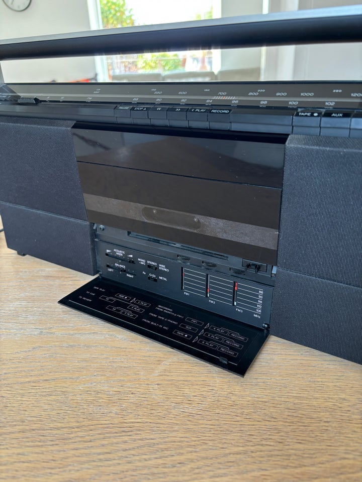 AM/FM radio, Bang  Olufsen,