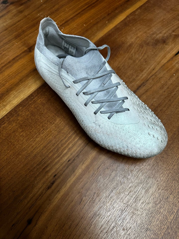 Fodboldstøvler, Adidas Predator