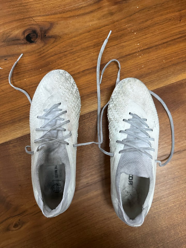 Fodboldstøvler, Adidas Predator