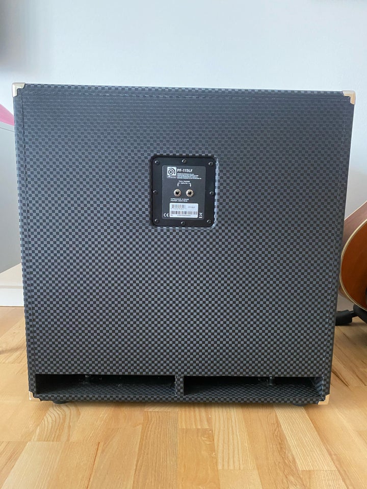 Baskabinet, Ampeg PF-115LF