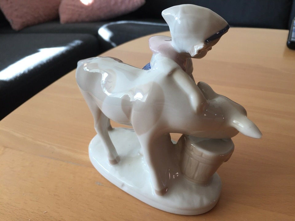 Tysk Porcelænsfigur Pige med Kalv