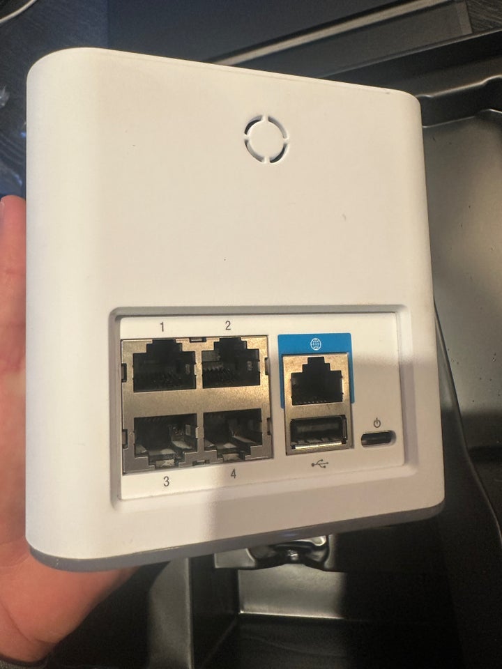 Router, wireless, UBIQUITI