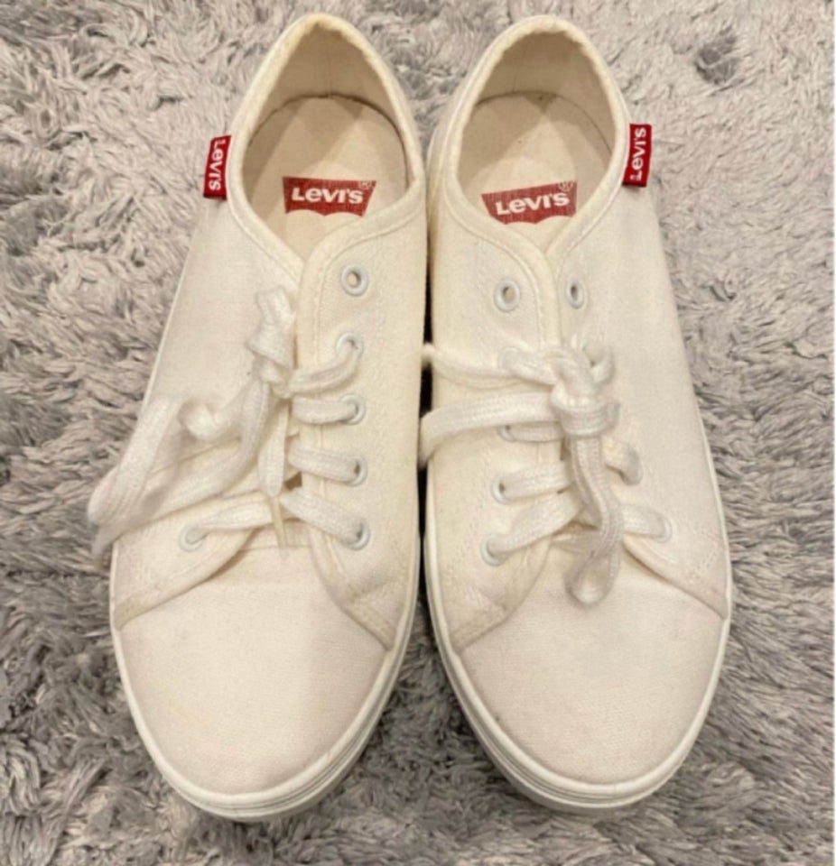 Sneakers, str. 37, Levis