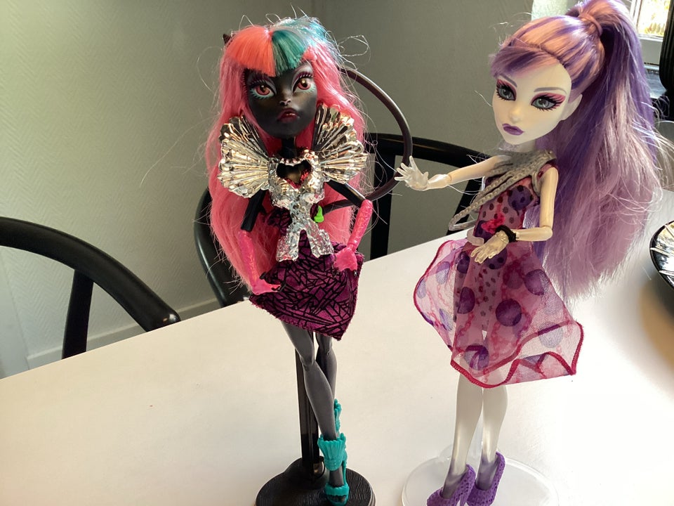 Barbie, Monster High dukker