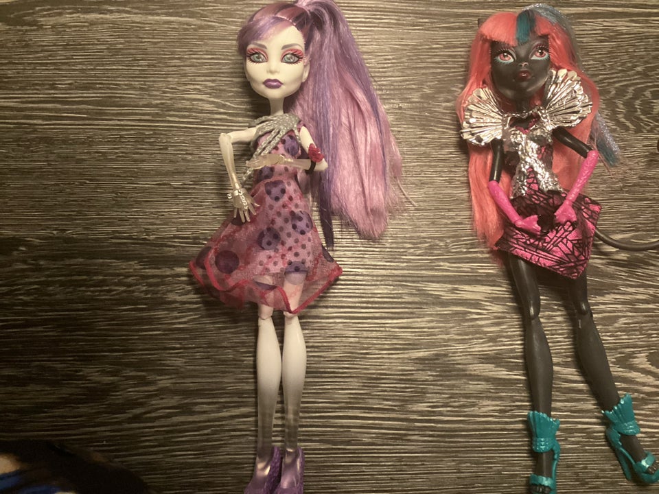 Barbie, Monster High dukker